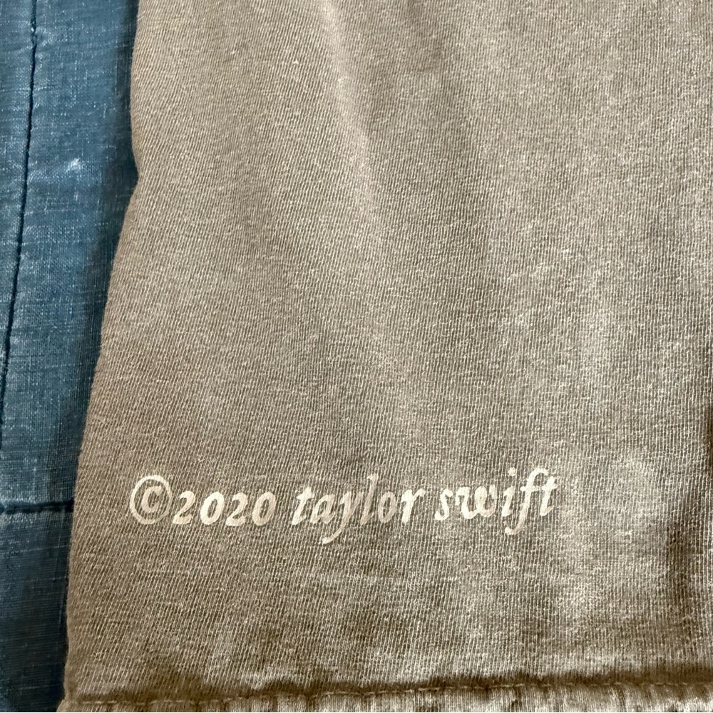 Taylor Swift Gray Invisible String Tying You To M… - image 3